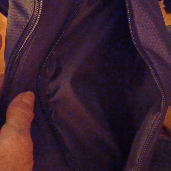 Brand New WOT Deep Purple Travelon Crossbody Purse with Adjustable Strapes - Picture 5 of 7